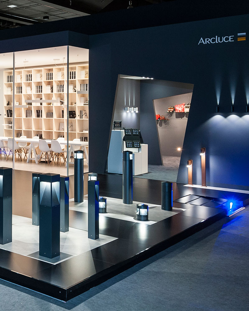 Arcluce al Light+Building 2016, stand bollard